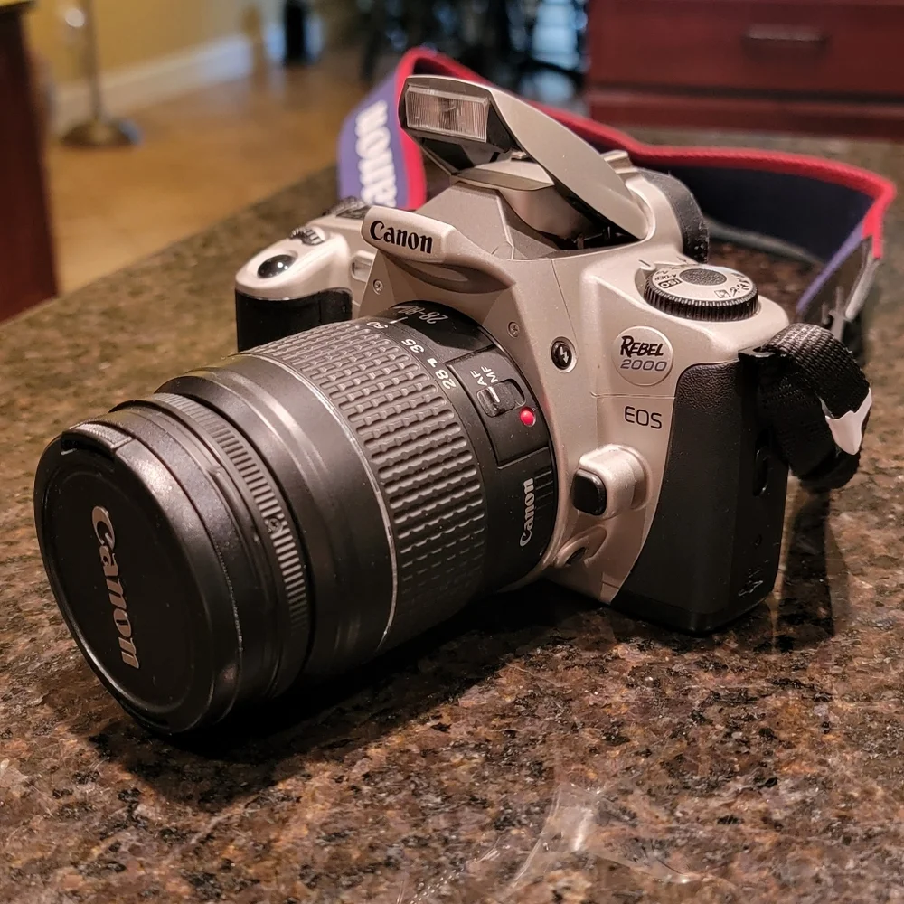 CANON REB EOS 2000 Canon 28-80mm A/M Lens Silver